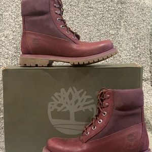 New women’s timberland boots! Never worn!